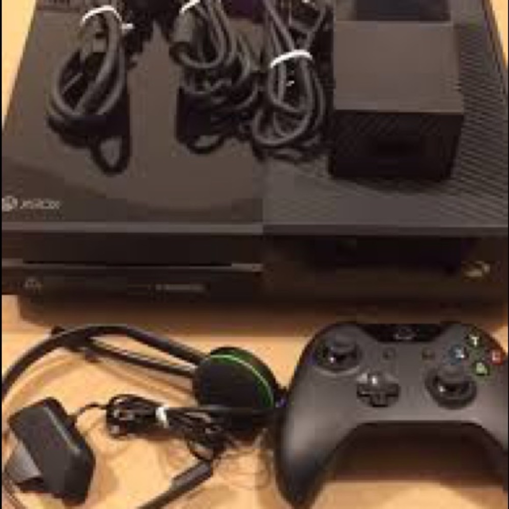 Xbox one with white wired controller